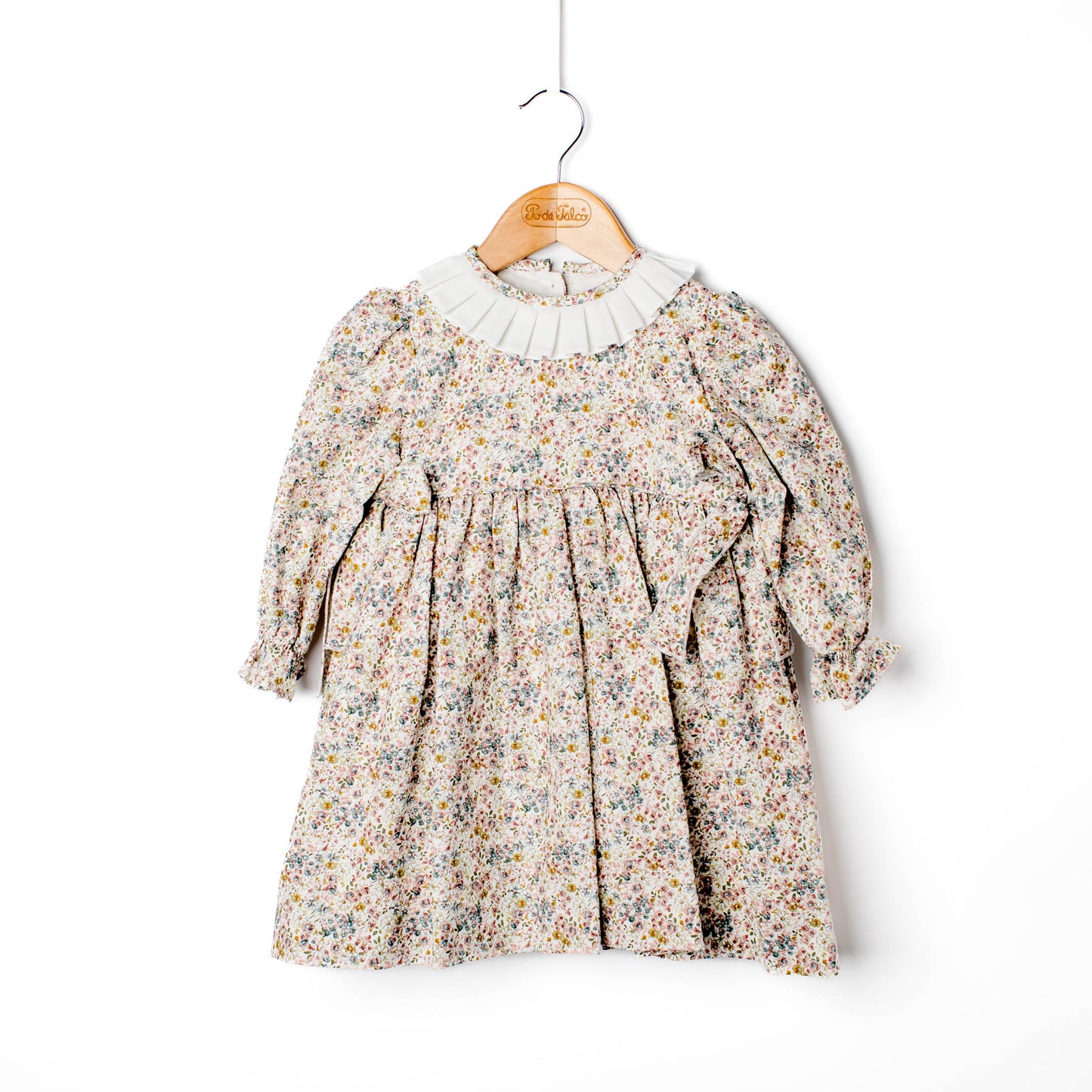 Vestido gola florzinhas