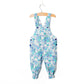 Calça jardineira estampada