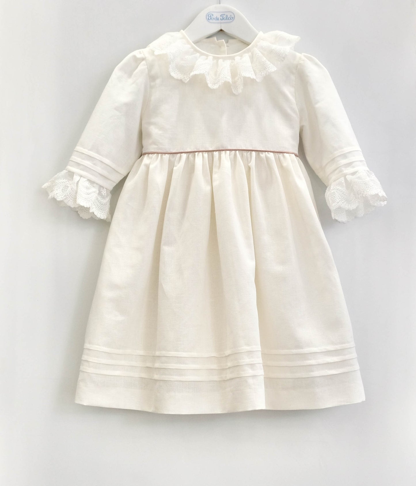 Vestido pregas renda