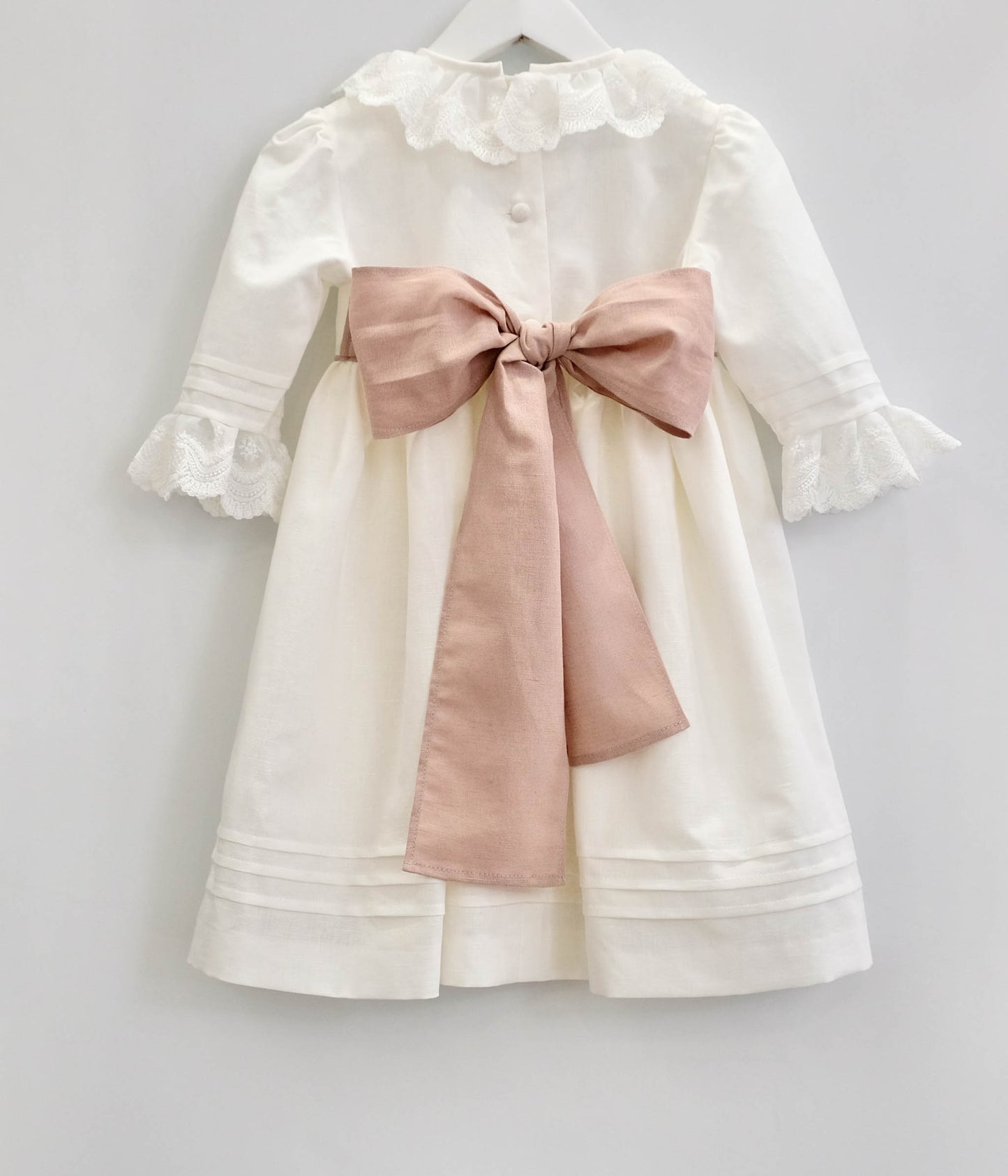 Vestido pregas renda